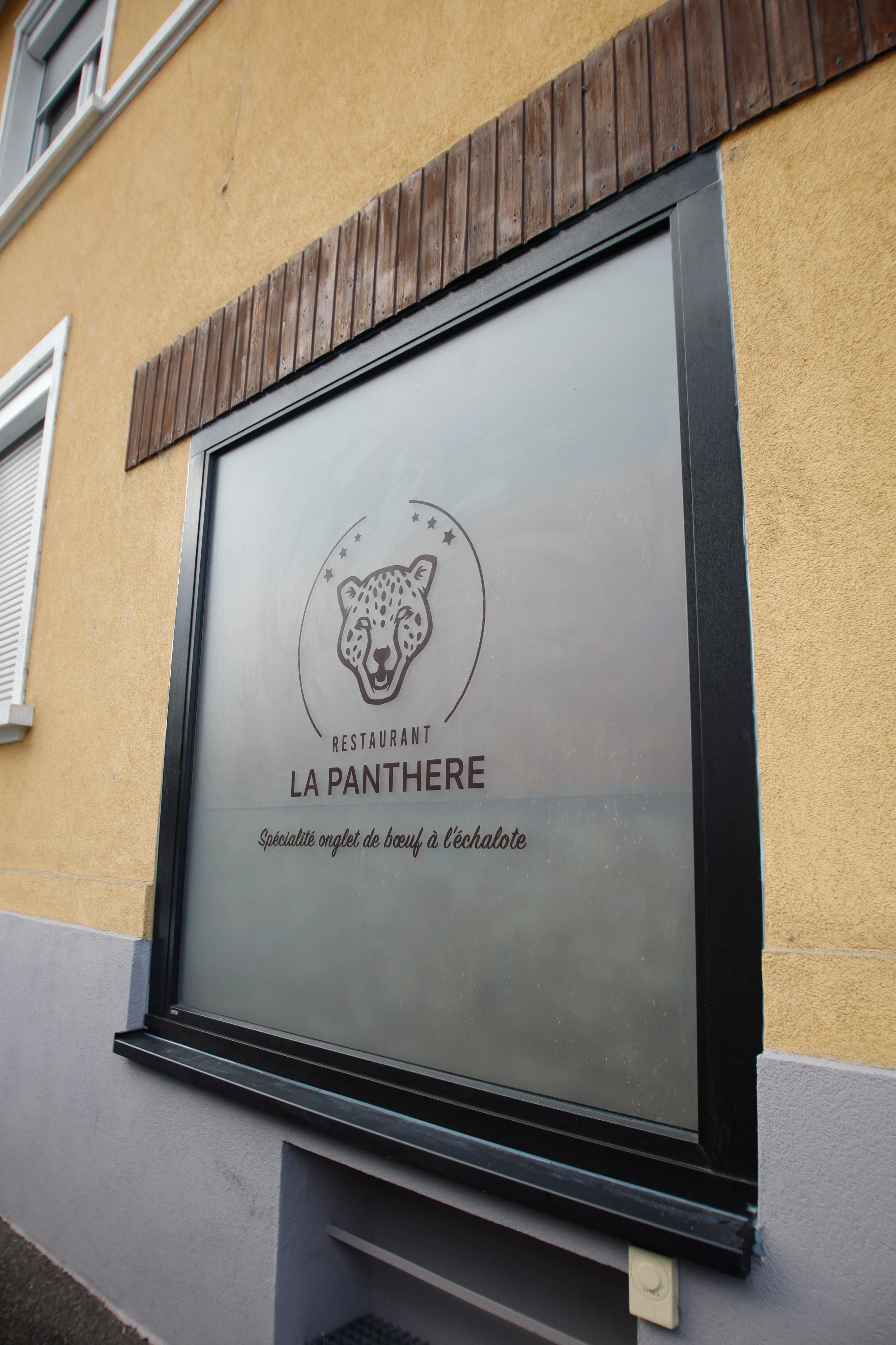 Enseigne et logo du Restaurant La Panthère