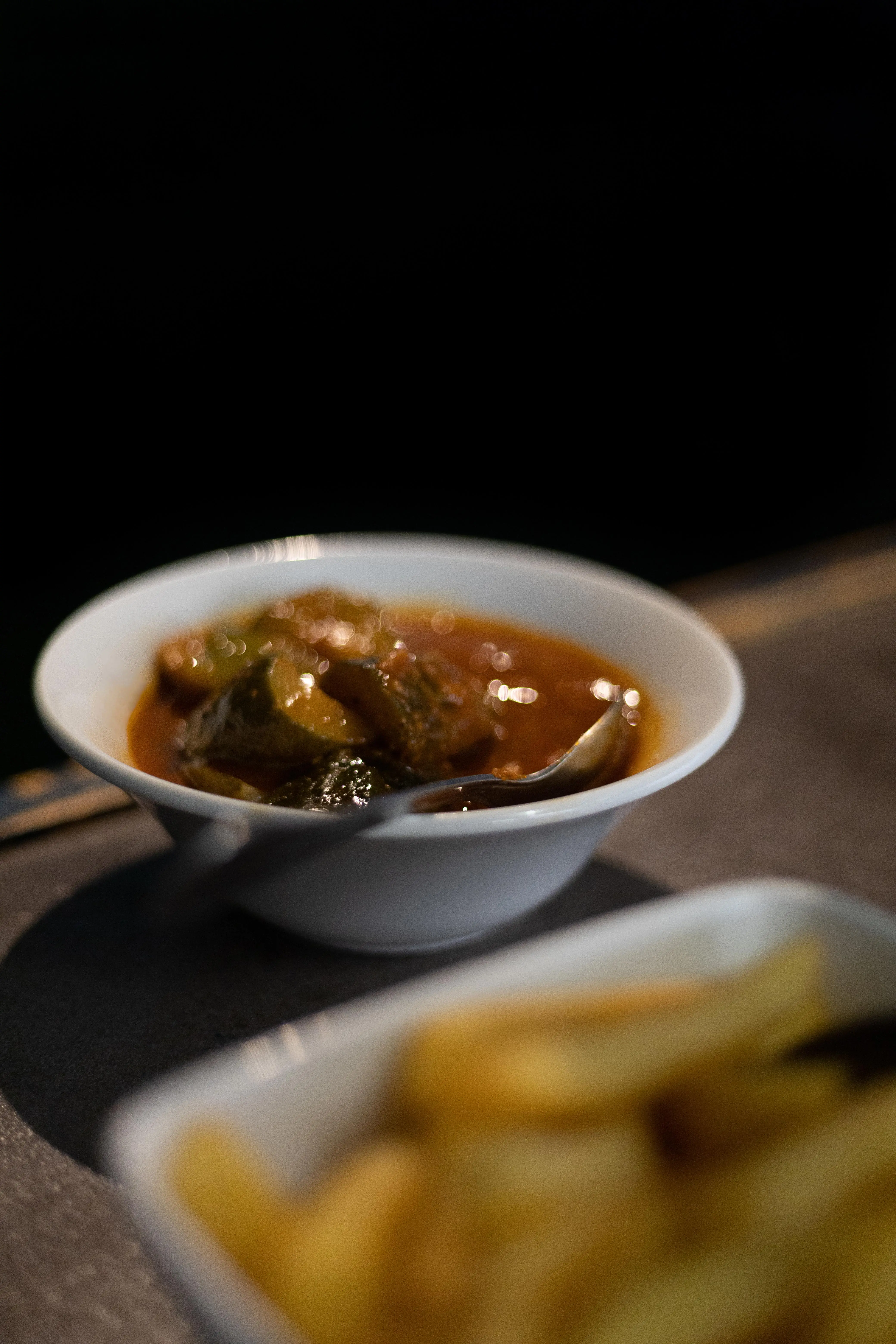 Ratatouille et frites maison en garniture